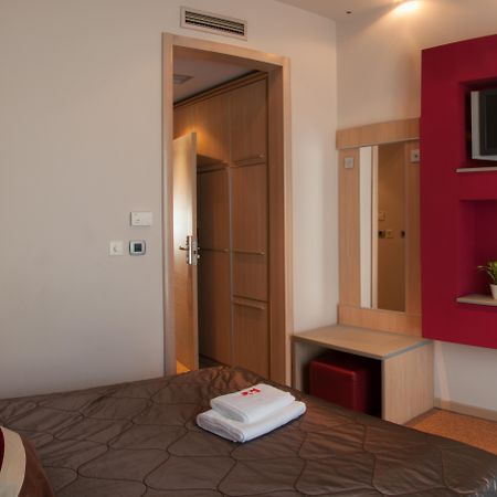 Garni Hotel Vigor - Ev Station Novi Sad Exterior foto