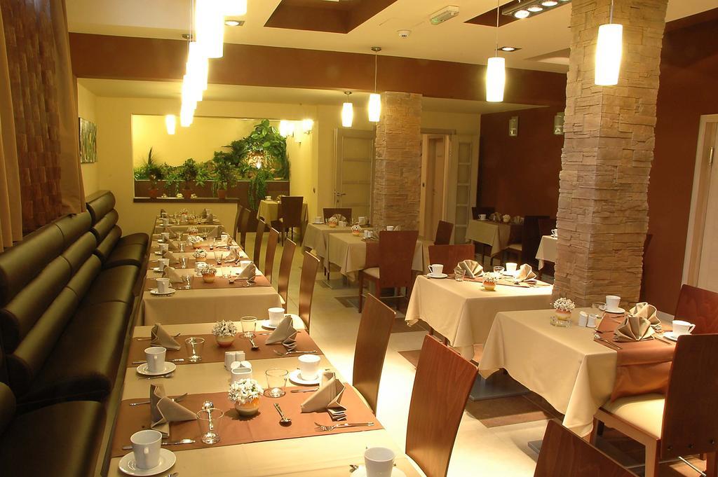 Garni Hotel Vigor - Ev Station Novi Sad Restaurante foto